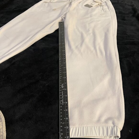 Vuori Aspen Jogger Wind Pro White NWT M - Picture 8 of 10